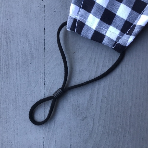 Lot of 4 Christmas Shoppe Holiday Print Cloth Face Masks Adjustable - Picture 7 of 13